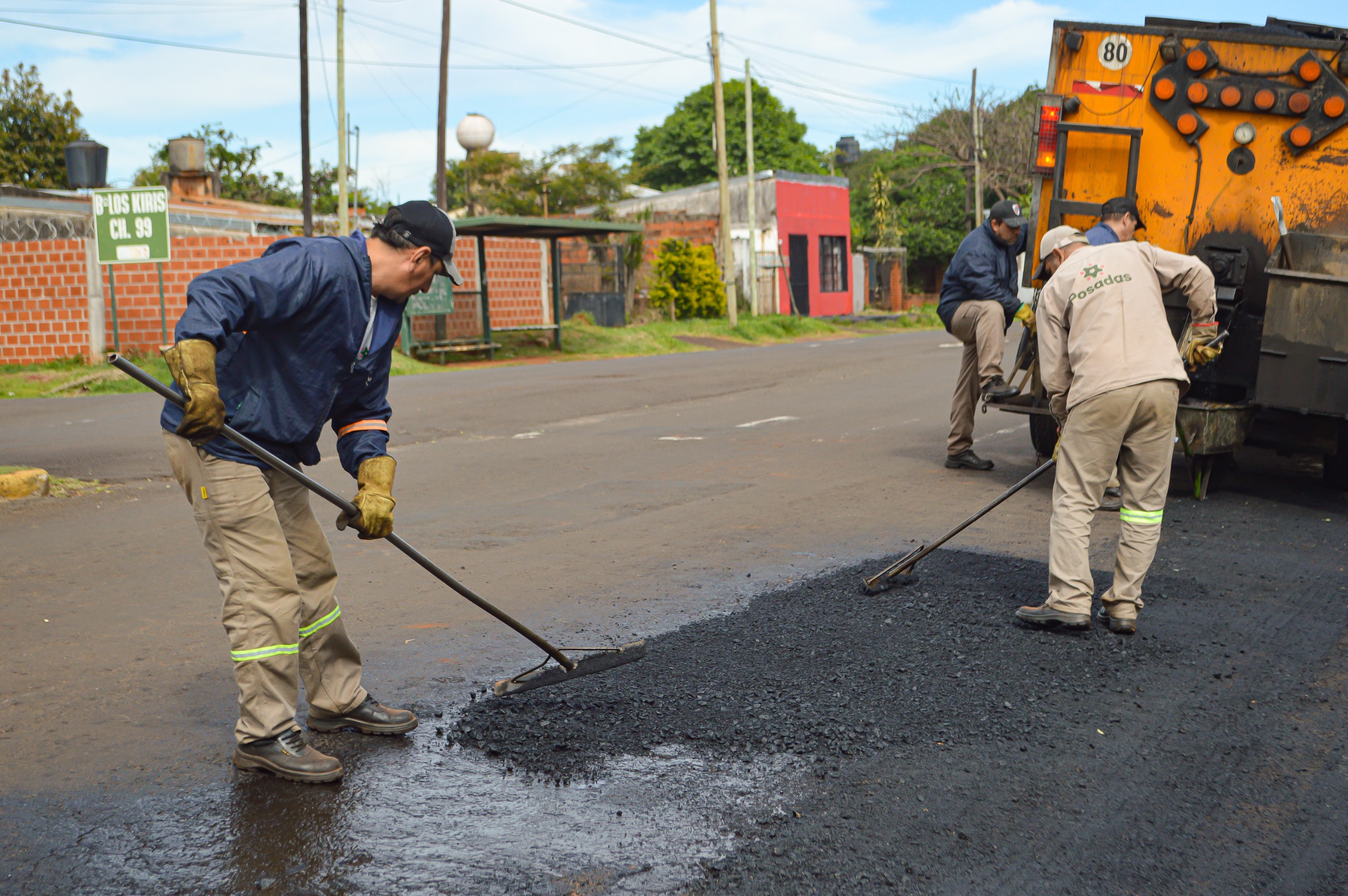 <p>El Municipio avanza con tareas de bacheo en distintos sectores </p>